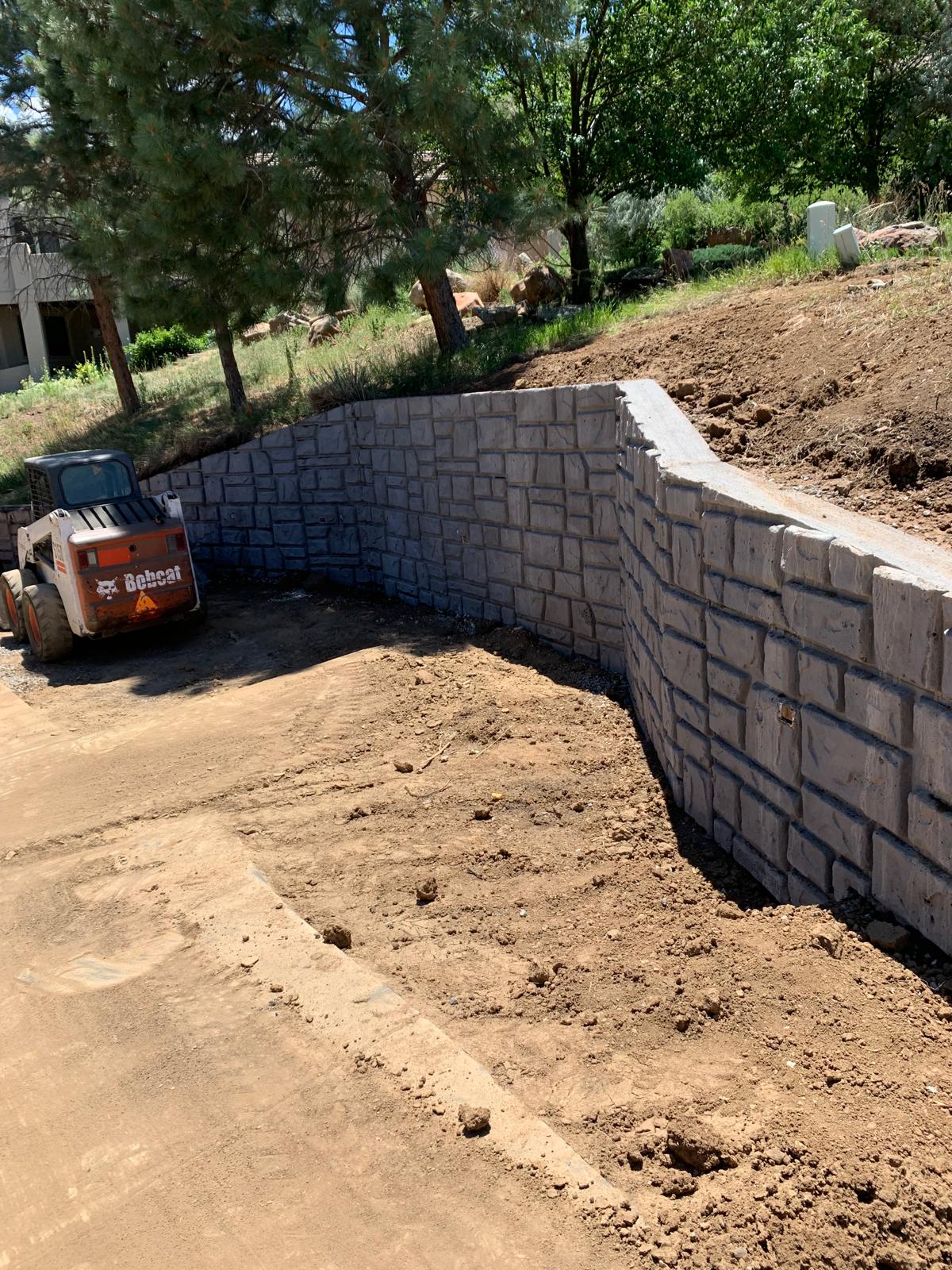 Curved residential retaining wall